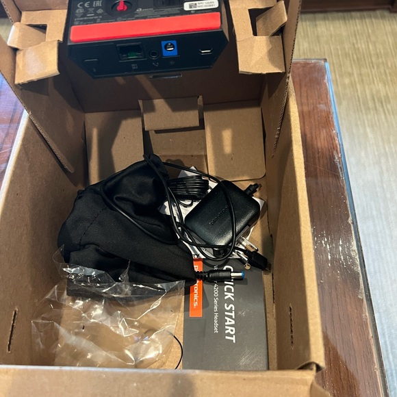 Poly Voyager 4210 Office Wireless Stereo Headset, Over-the-Head, BRAND NEW - Picture 3 of 4